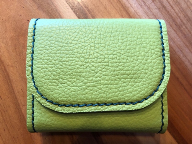 3 roll-on aux huiles essentielles à choix + étui en cuir cousu main