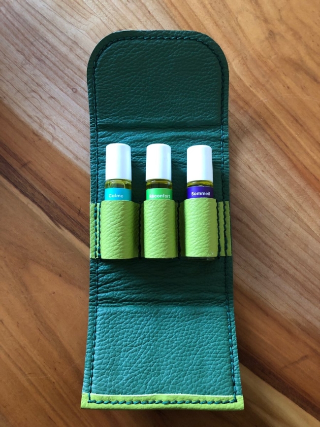 3 roll-on aux huiles essentielles à choix + étui en cuir cousu main