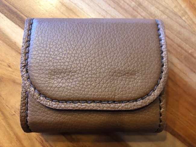 3 roll-on aux huiles essentielles à choix + étui en cuir cousu main